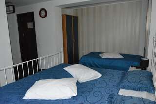 Отель Hotel Green Palace Синая Трехместный номер с ванной комнатой-1